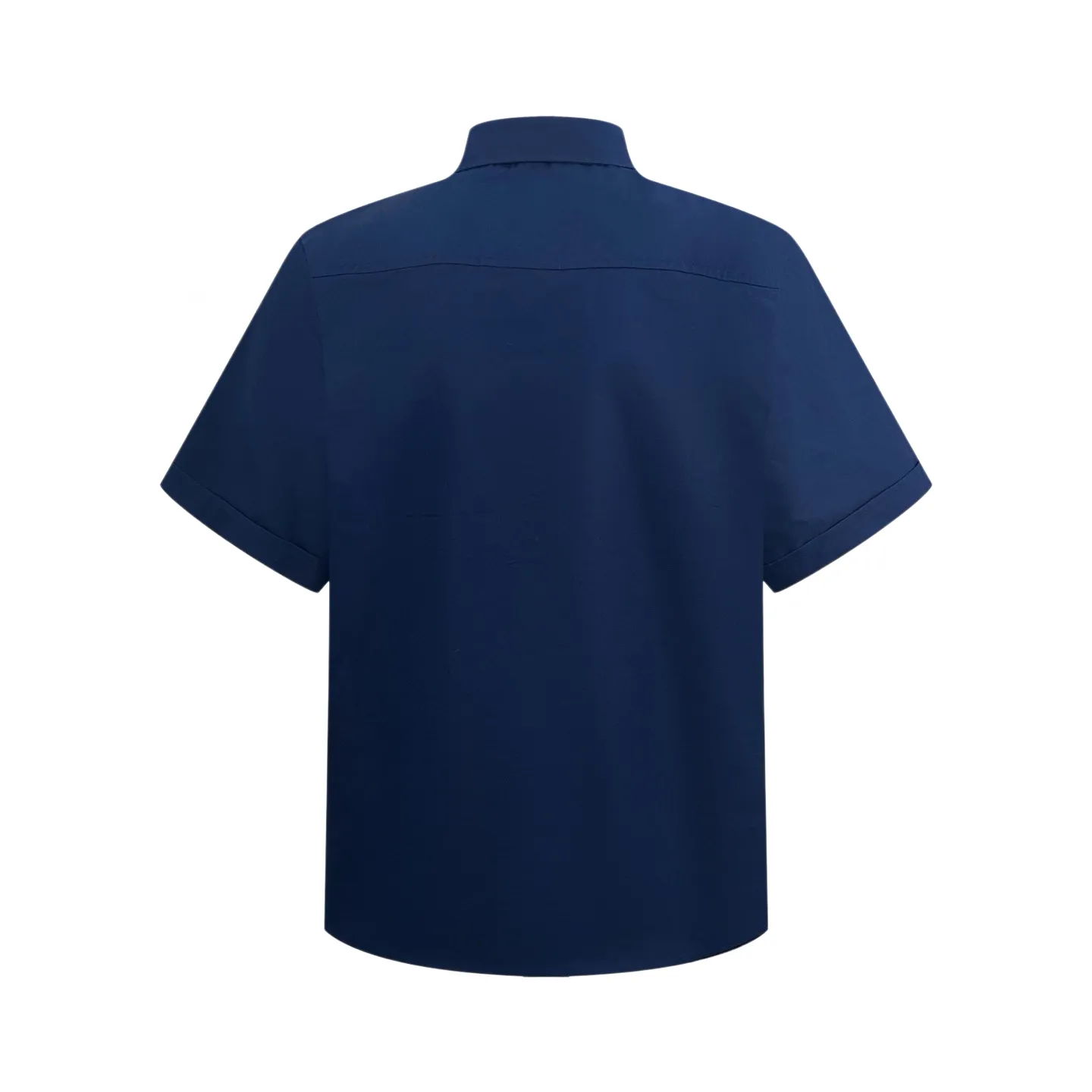 Ami Paris love pocket embroidered short-sleeved shirt (Blue) was originally purchased for 2,600 and developed. The fabric is made of customized high-density double-ply Oxford spinning. It is tight and smooth, comfortable and close to the skin. The warm mist blue pave the calm background. It is clear and soft with a cool and high-end atmosphere. The black love logo is quietly embellished on the left chest pocket. The light luxury is hidden in the square details. It is unobtrusive but has its own style. The neat silhouette hides gentleness and elegance. Every piece of clothing has its own elegance. It is quiet and extraordinary, using imported machine embroidery technology, using advanced computer control systems and precise mechanical components to realize Ami's love embroidery work with high precision. The lines are smooth and delicate, and the fabrics have been fermented and washed. The hand feel and texture are better, not easy to deform, not easy to shrink, not easy to fade, and maintain long-term beauty. Size:37-38-39-40